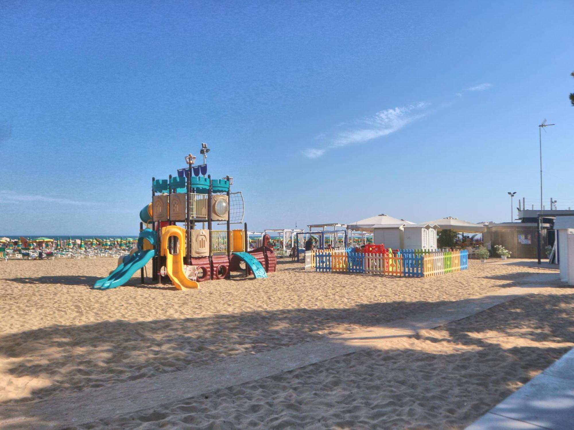 Marco Polo Apartman Lignano Sabbiadoro Kültér fotó