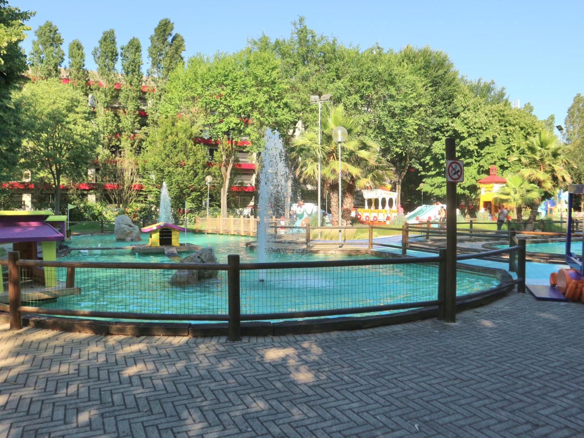 Marco Polo Apartman Lignano Sabbiadoro Kültér fotó