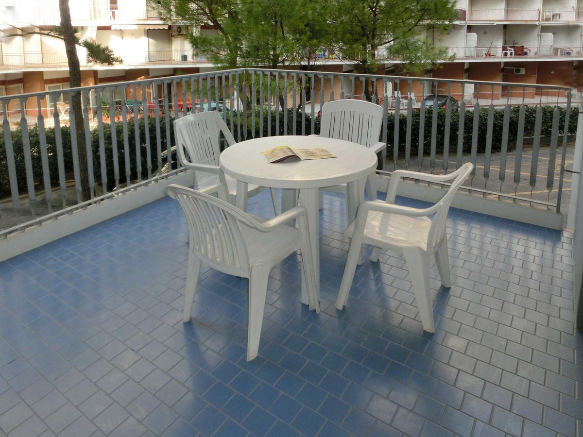 Marco Polo Apartman Lignano Sabbiadoro Kültér fotó